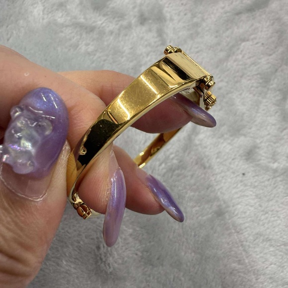 Gucci Gold Women's Watch - Picture 6 of 7